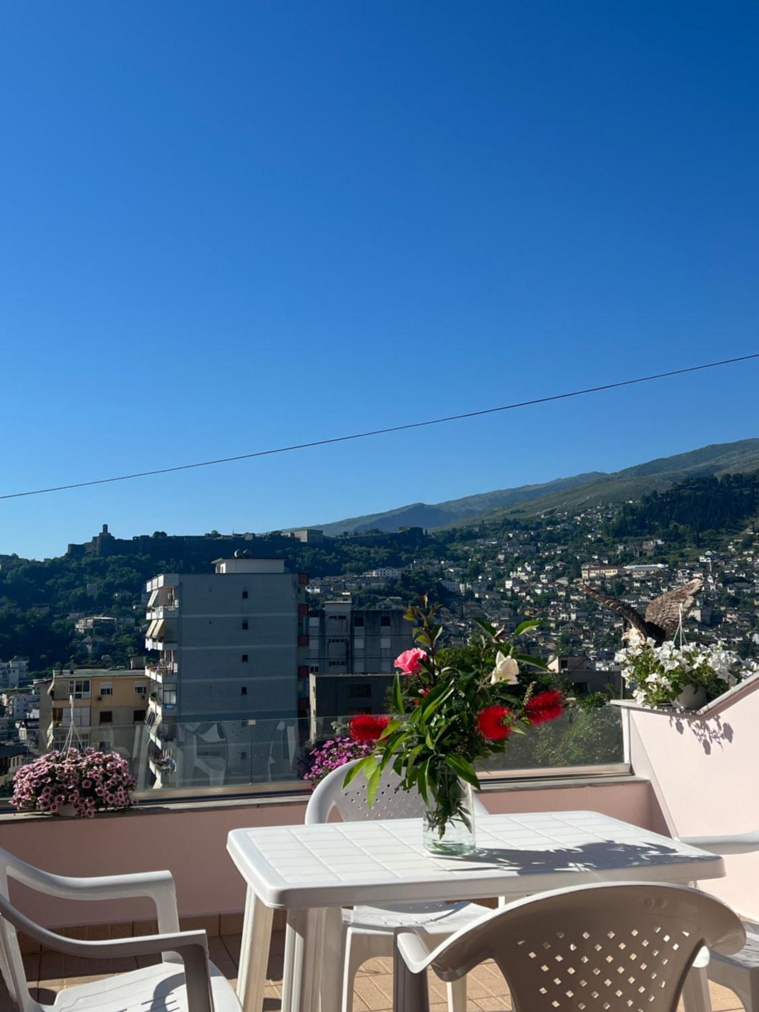 Flower Terrace Apartment Gjirokastër Eksteriør billede