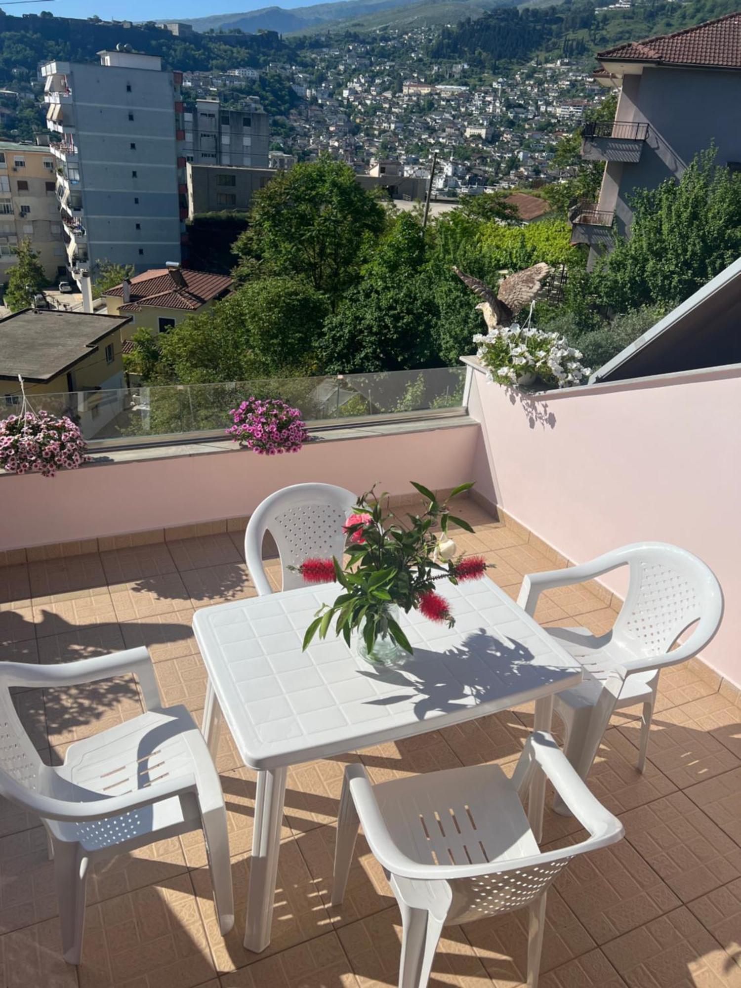 Flower Terrace Apartment Gjirokastër Eksteriør billede