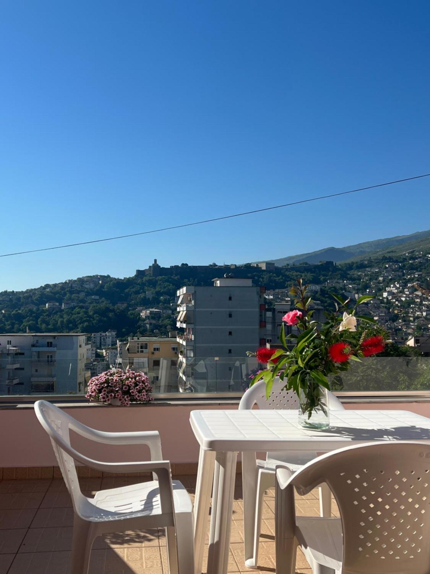 Flower Terrace Apartment Gjirokastër Eksteriør billede