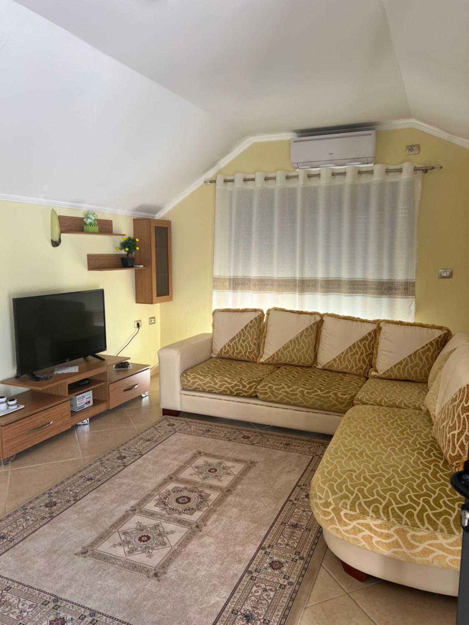 Flower Terrace Apartment Gjirokastër Eksteriør billede