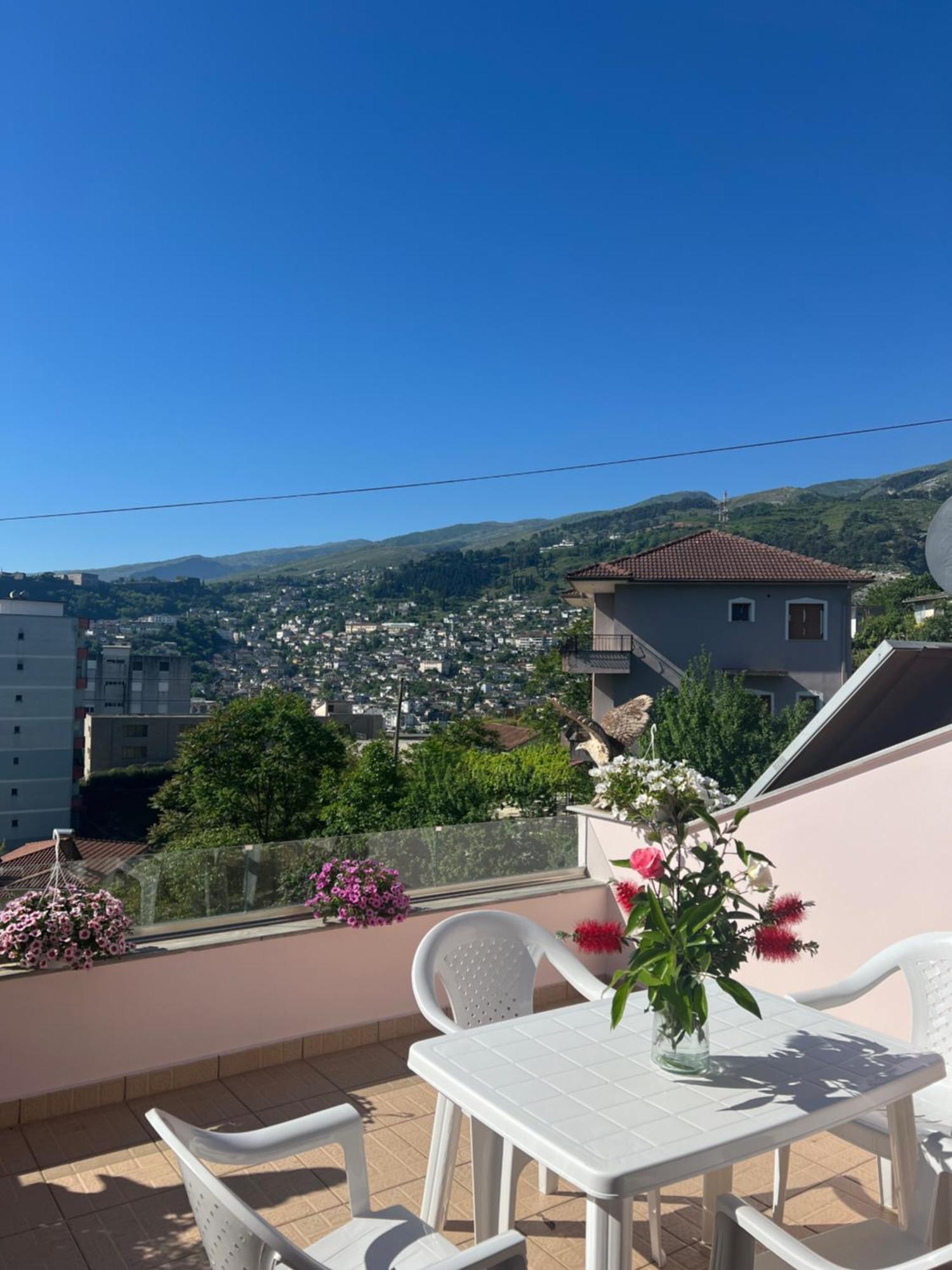 Flower Terrace Apartment Gjirokastër Eksteriør billede