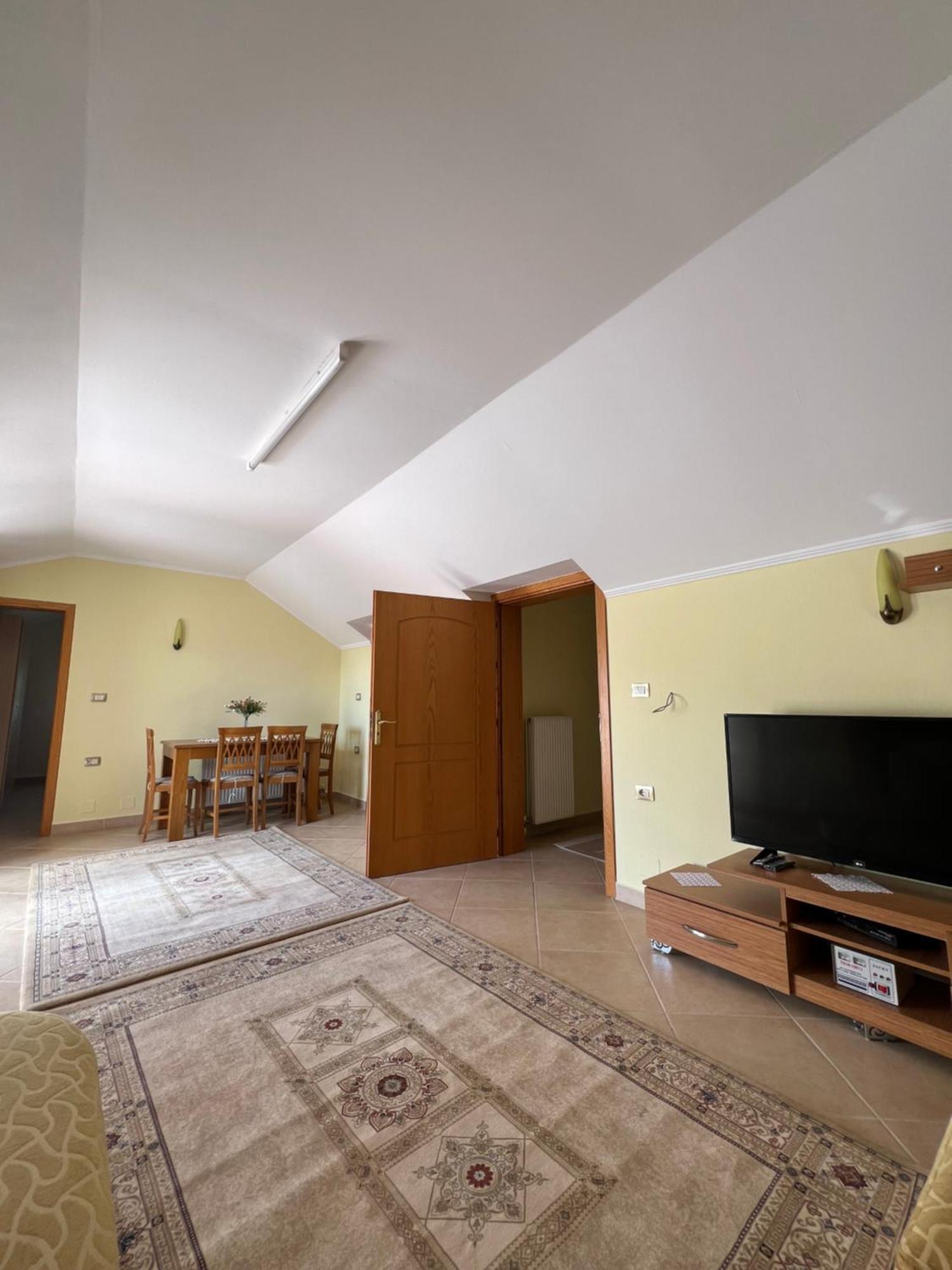 Flower Terrace Apartment Gjirokastër Eksteriør billede