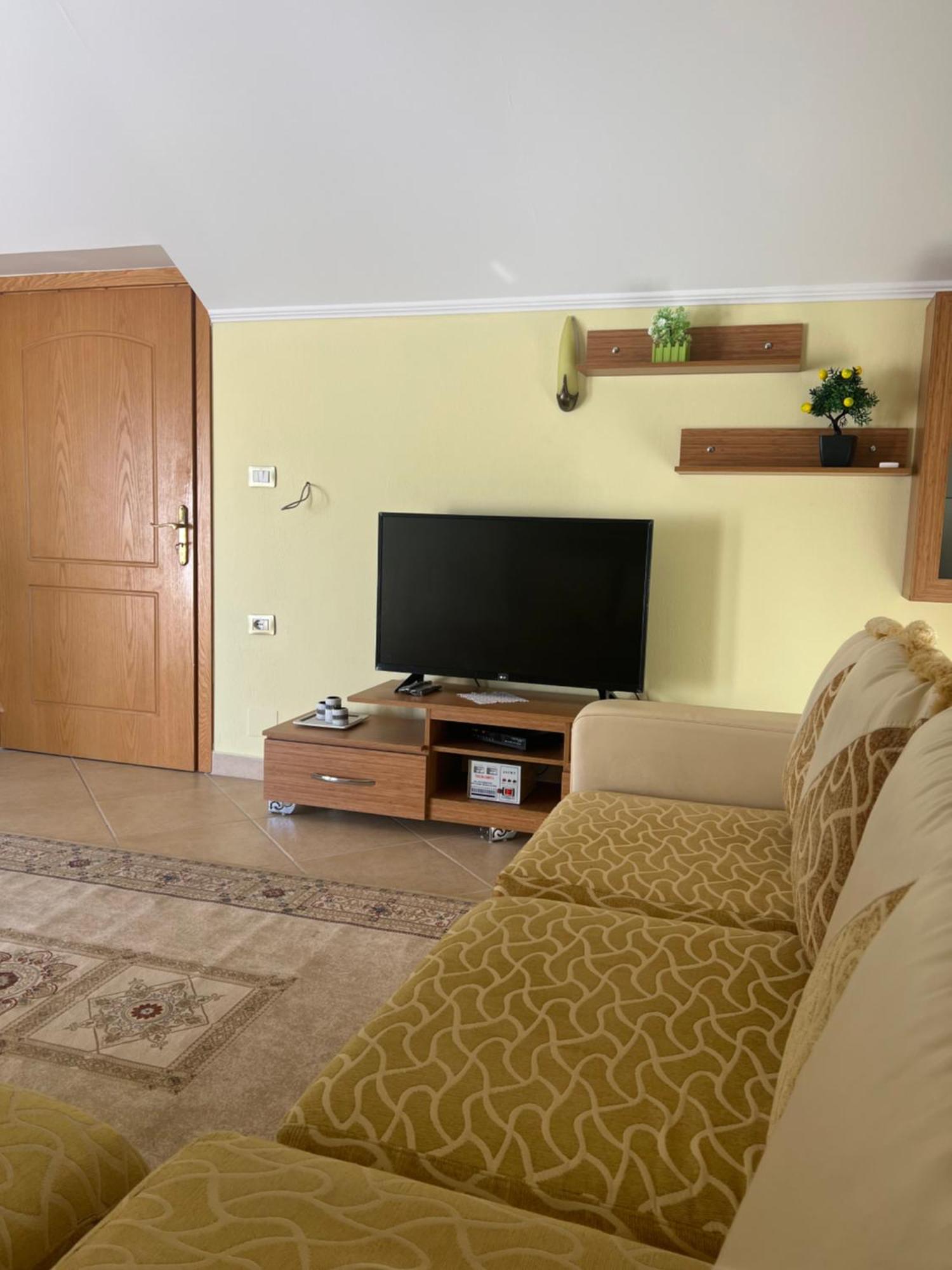Flower Terrace Apartment Gjirokastër Eksteriør billede