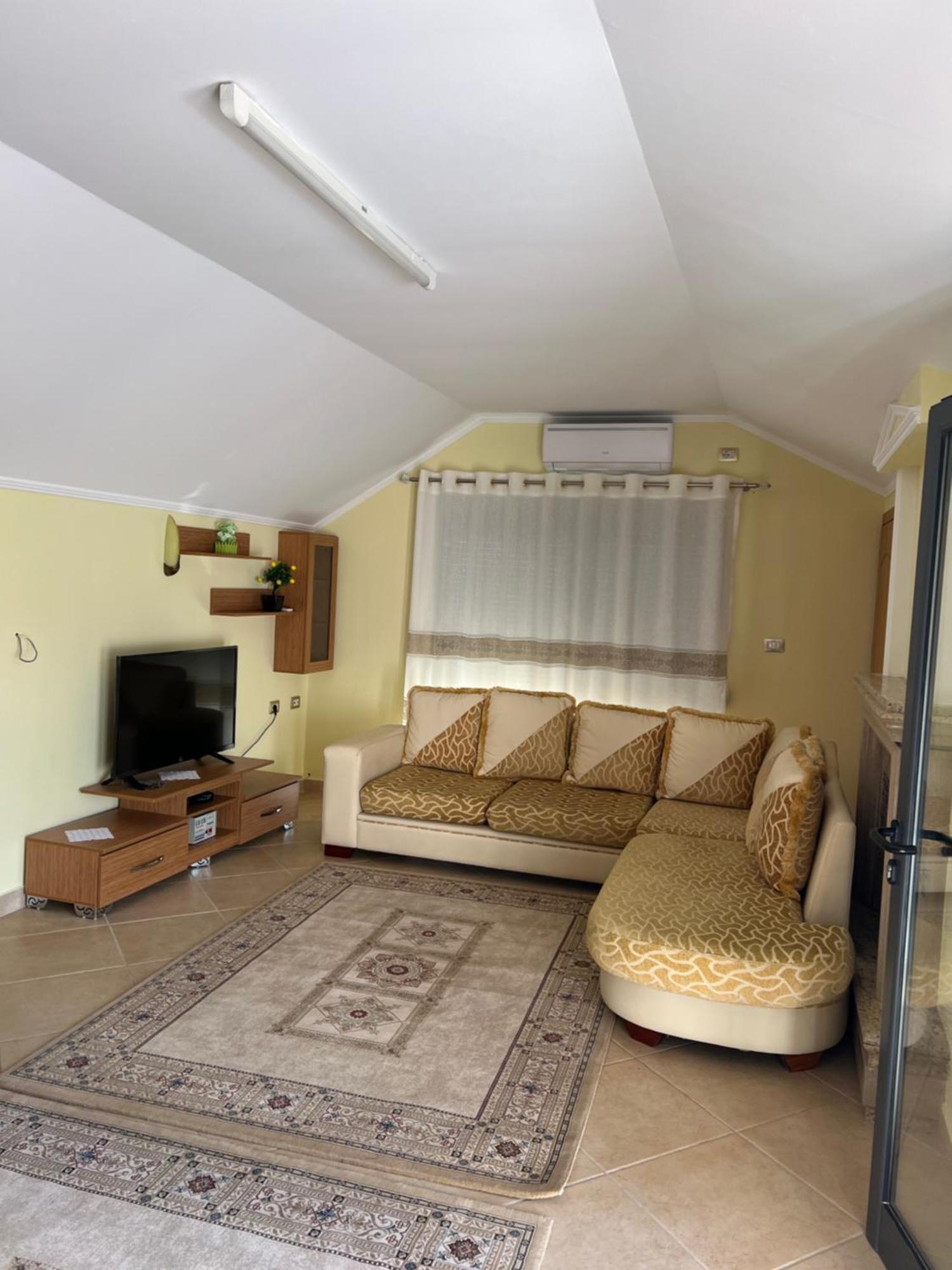 Flower Terrace Apartment Gjirokastër Eksteriør billede