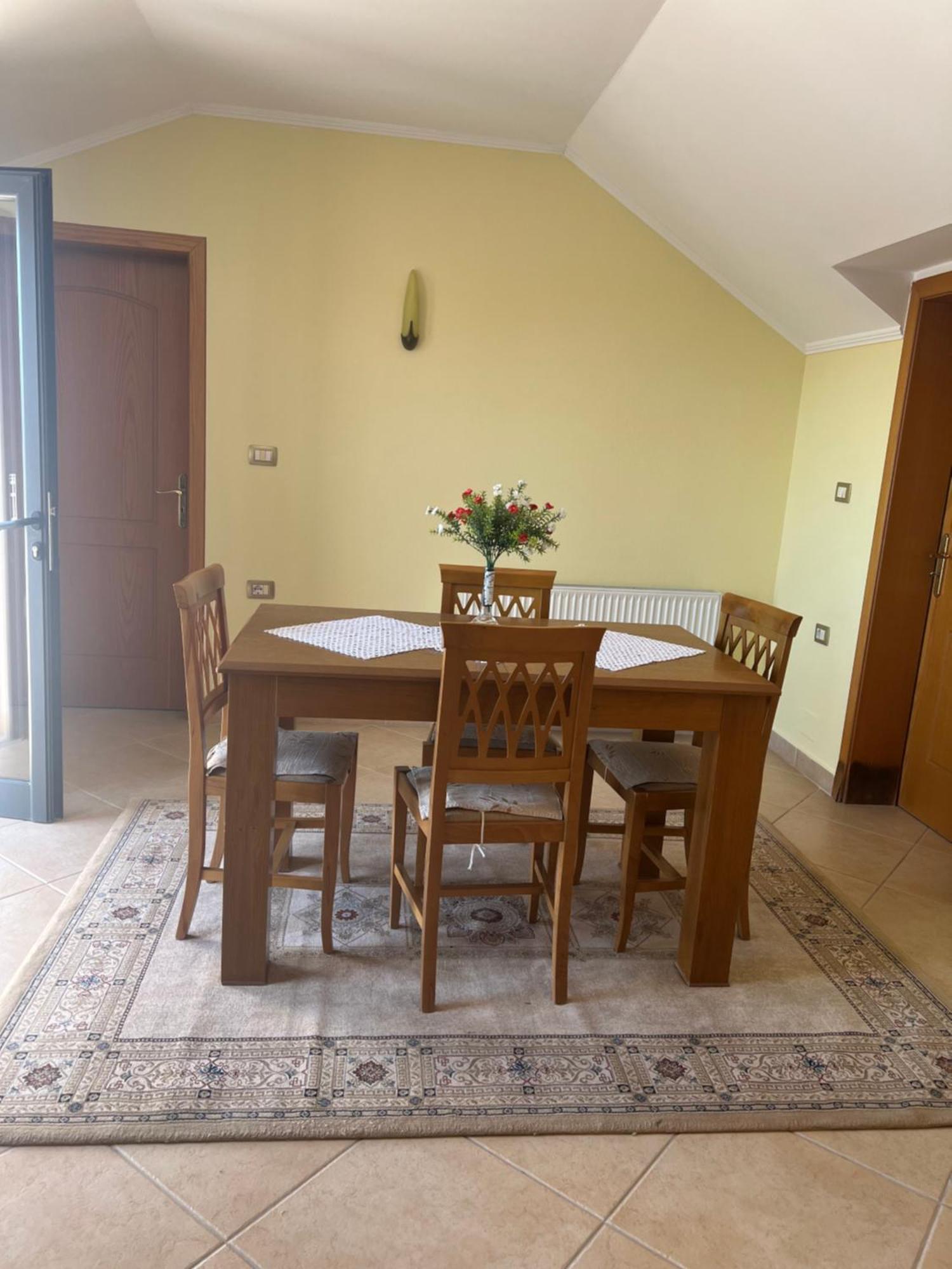 Flower Terrace Apartment Gjirokastër Eksteriør billede