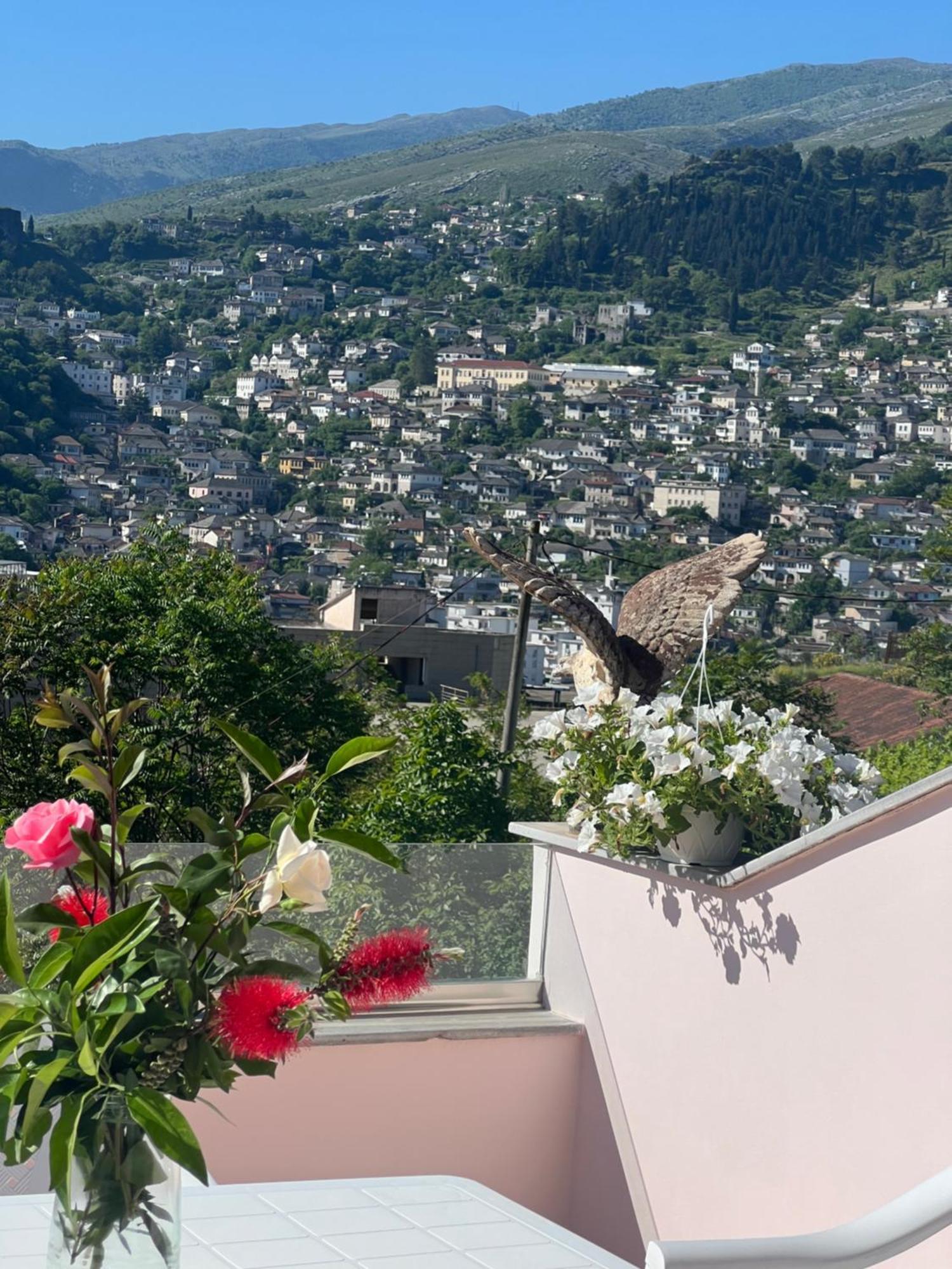 Flower Terrace Apartment Gjirokastër Eksteriør billede